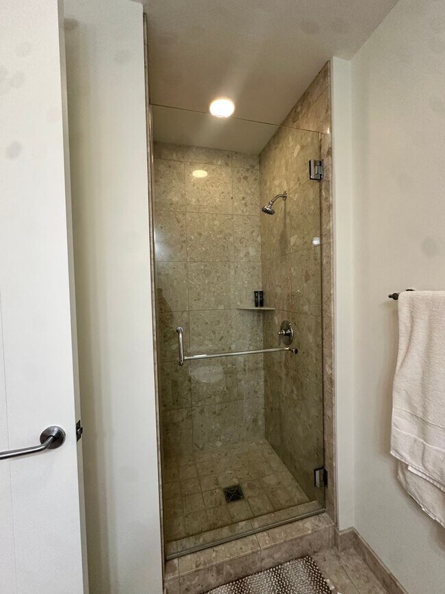 Building Photo - 4525 Dean Martin Dr