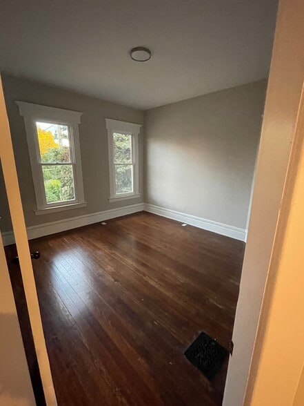 Bed - 501 Saint Clair Ave