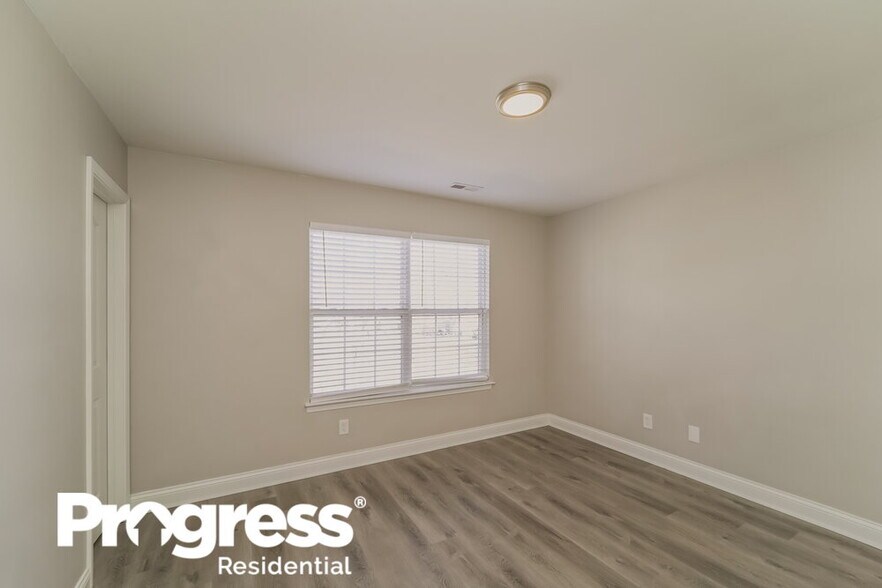 Building Photo - 10405 Yellow Rose Ln