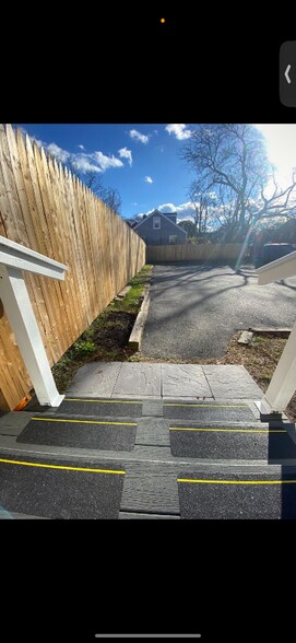 Building Photo - 35 Healey St