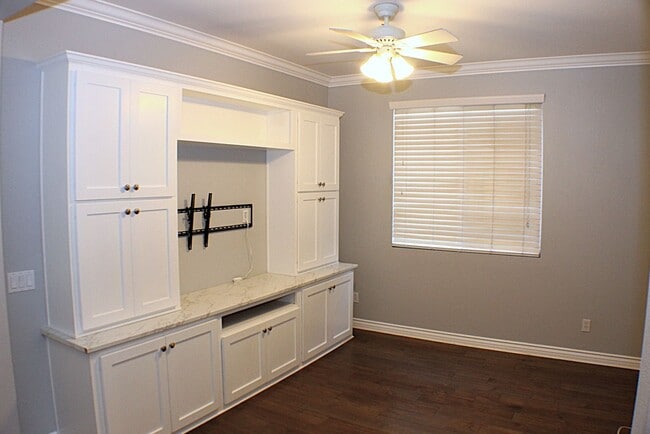 Building Photo - Single Story With Gated RV Parking!