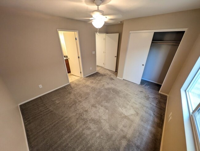 Building Photo - 10544 Headwind Ave