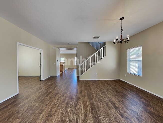 Building Photo - 1115 W Calle Puesta del Sol