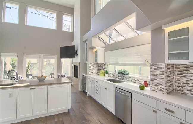 Building Photo - 2906 2nd St