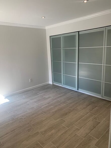 Building Photo - 16377 Lakeshore Dr