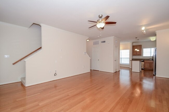 Building Photo - 9200 Westheimer Rd