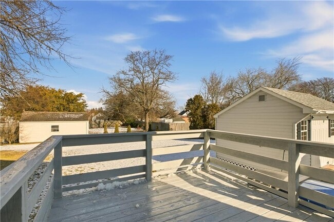 Building Photo - 65 Maple Ave