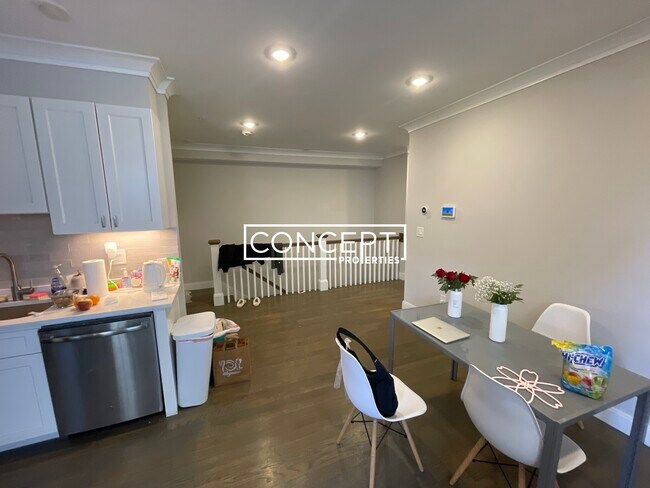 Building Photo - 79A Linden St. Unit 1B