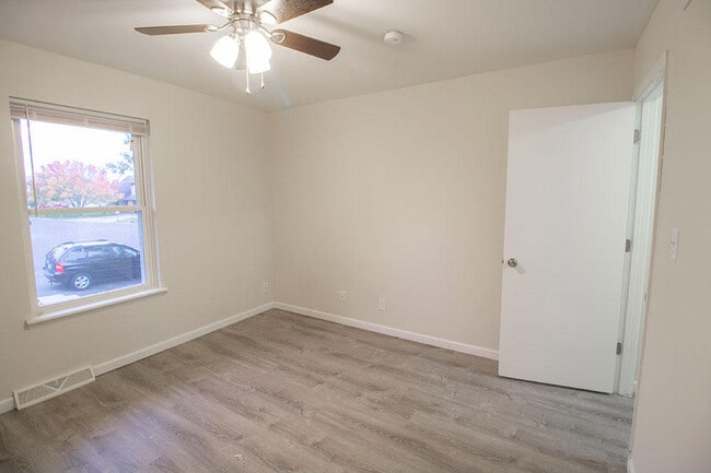 Building Photo - 1323 S Roseta Ave