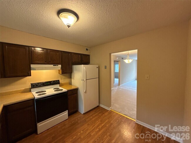 Building Photo - 2800 Heathstead Place