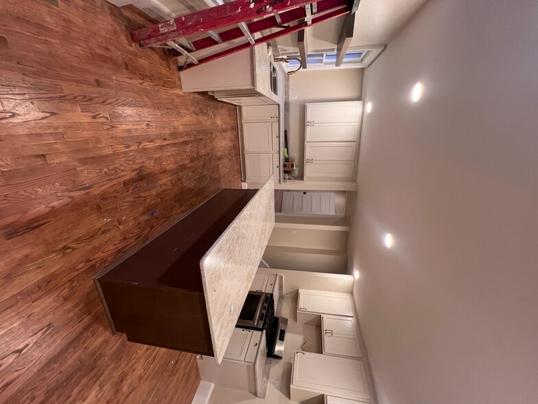 Building Photo - 140 Marshall St