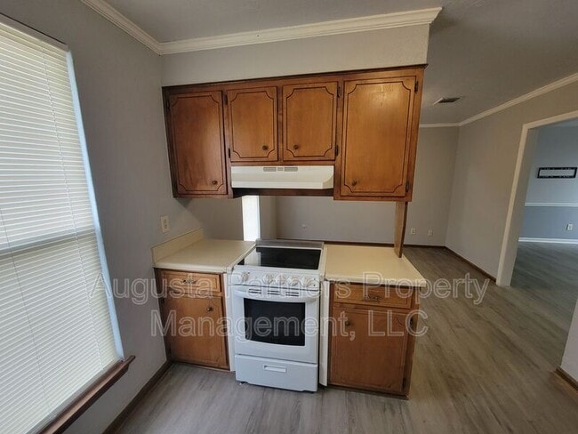 Building Photo - 4536 Hillside Dr