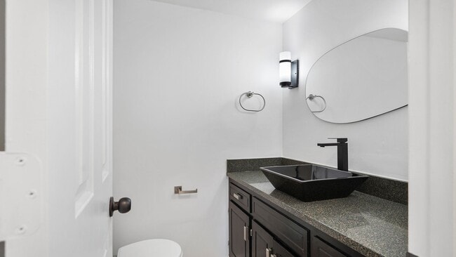 Building Photo - 711 Brentwood Pointe