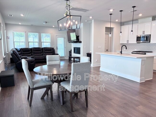 Building Photo - 2033 Florine Dr
