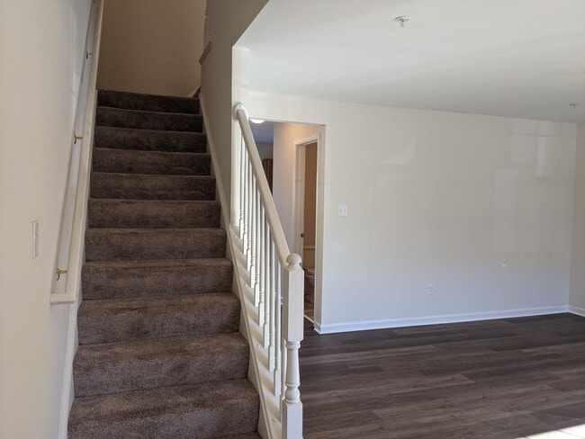 Building Photo - 3 Bedroom Townhouse For Rent in Charming Waynesboro, PA