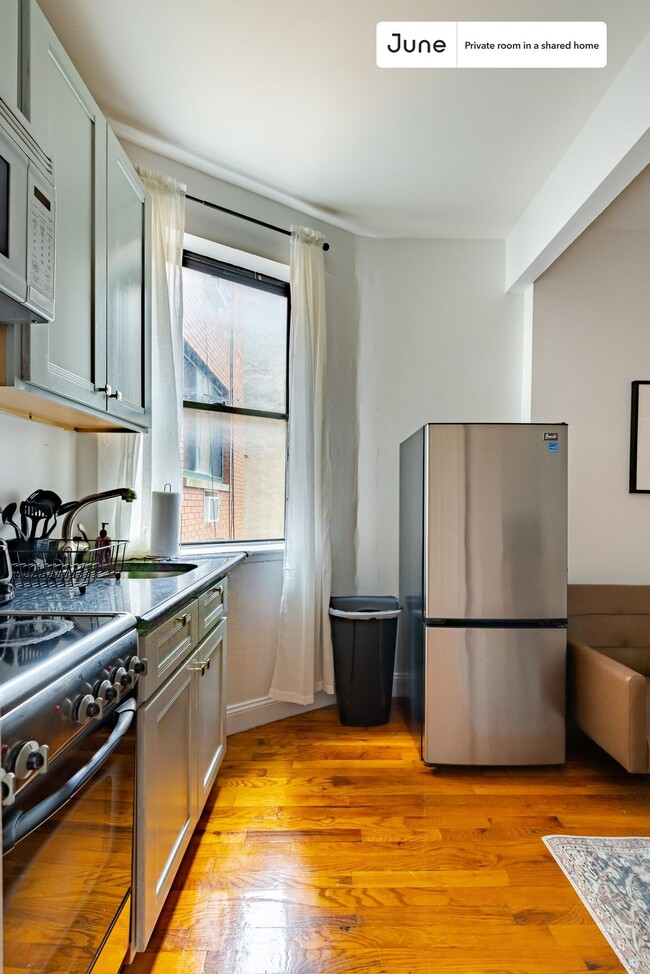 Building Photo - Room in Shared 2 bed/1 bath home