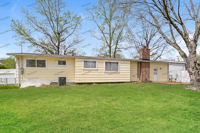 Building Photo - 2740 Radcliffe Dr