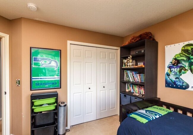 Building Photo - Beautiful Spacious Home!