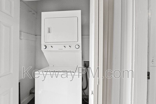 Building Photo - 320 Telfair St