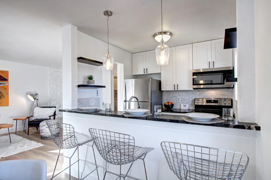 Building Photo - 6911 W 87th Way