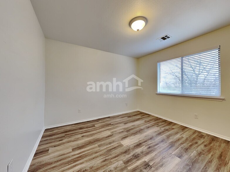 Building Photo - 312 Pepperwood Trl