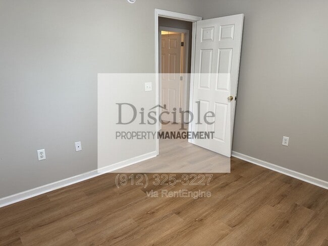 Building Photo - 355 Shady Oak Cir