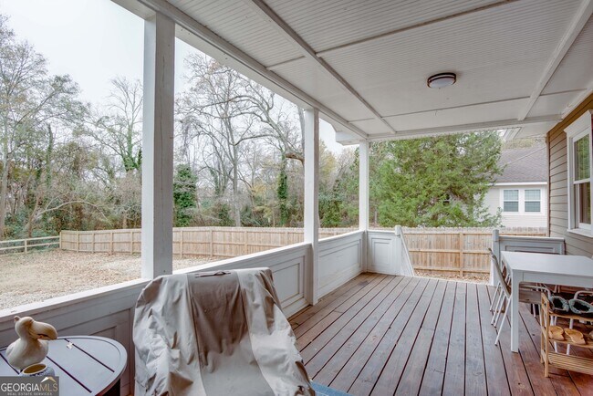 Building Photo - 1698 Temple Ave