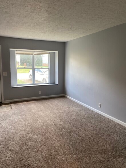 Building Photo - 738 Flint Ridge Dr