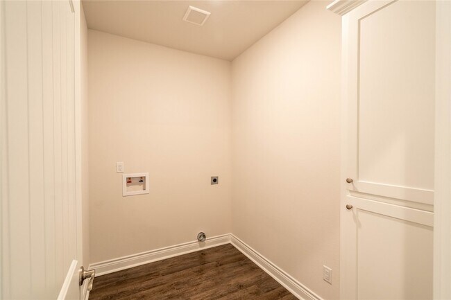 Building Photo - 8202 Grant Ln