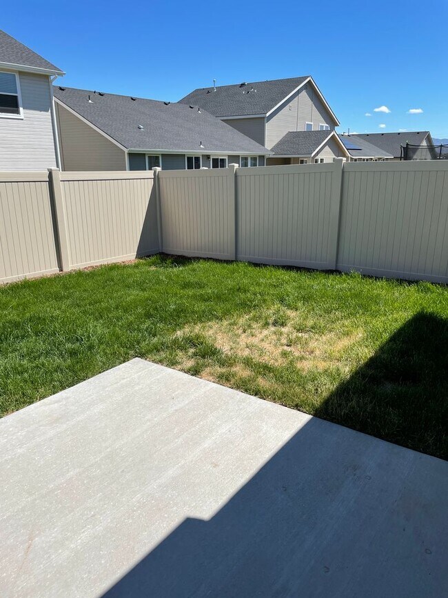 Building Photo - Beautiful 3-Bedroom Home