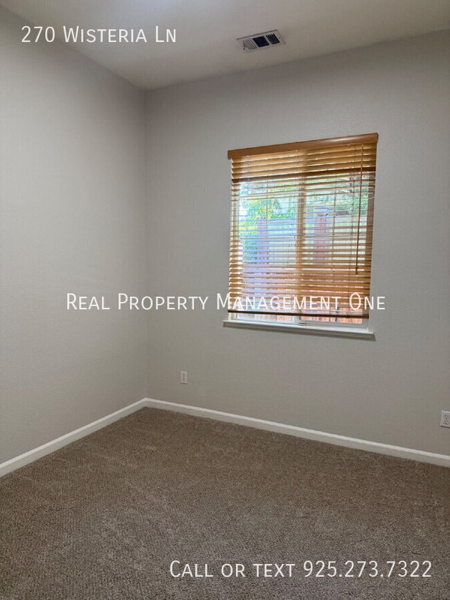 Building Photo - 270 Wisteria Ln