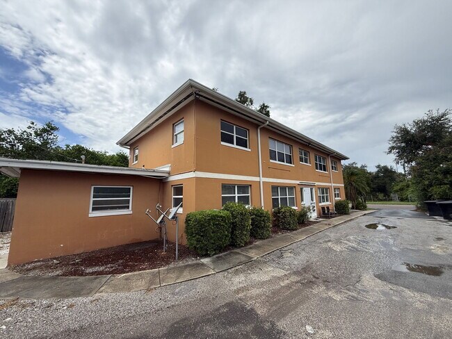 Building Photo - 2112 9th Ave N
