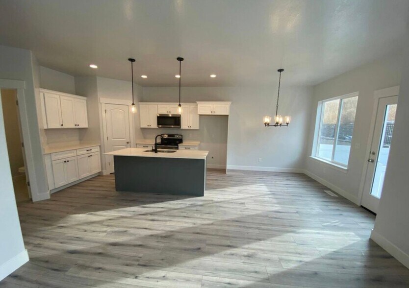 Building Photo - 16214 S Truss Dr