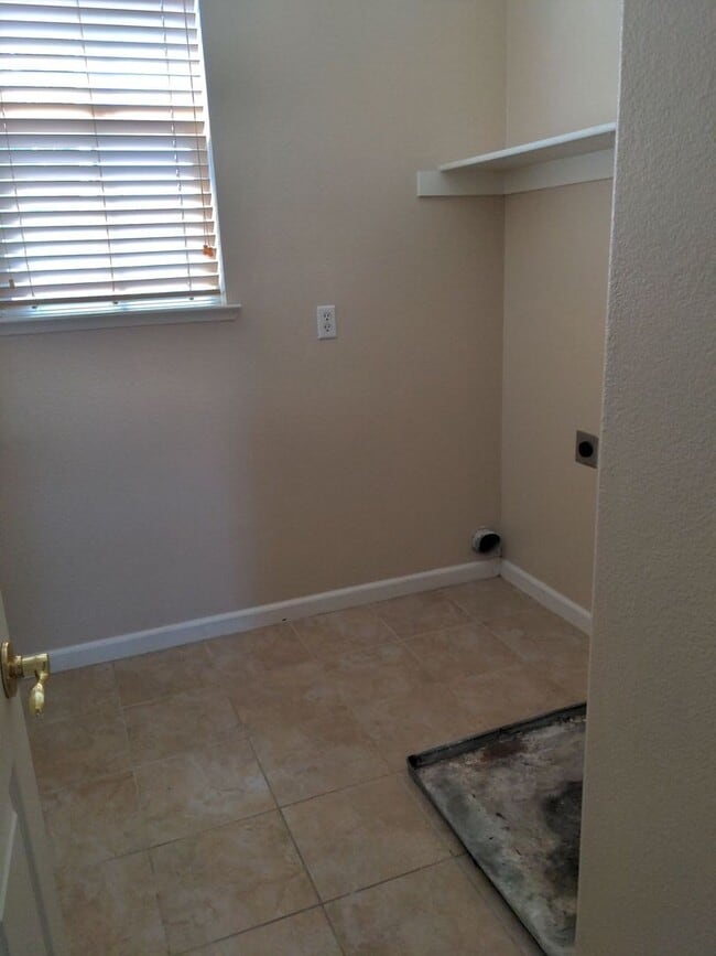 Building Photo - Low maintenance home in Green Valley!