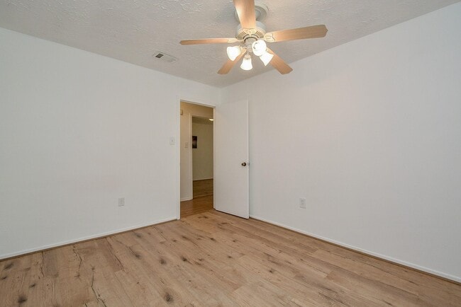 Building Photo - 3315 Honey Creek Dr