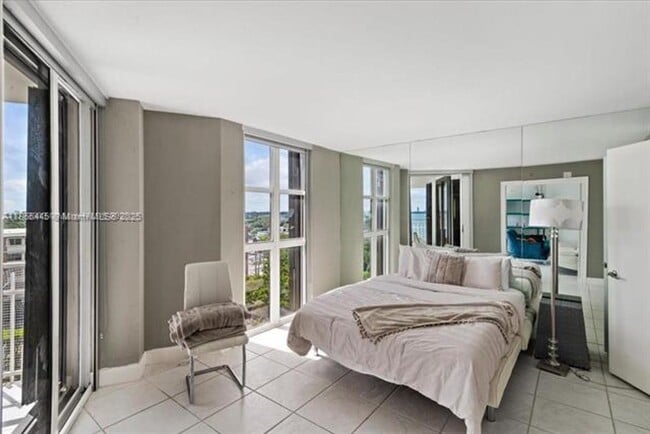 Building Photo - 4000 Towerside Terrace