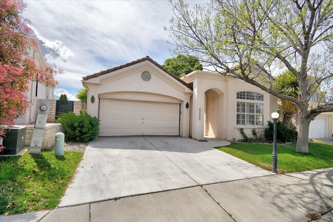 Building Photo - Tanoan---On a GOLF COURSE LOT!