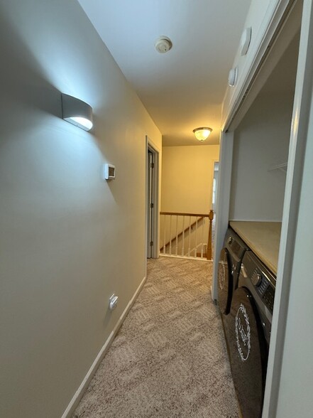 Building Photo - 5 Top Ridge Ct