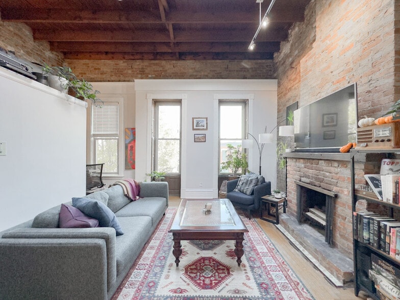 Building Photo - 2136 N Clifton Ave