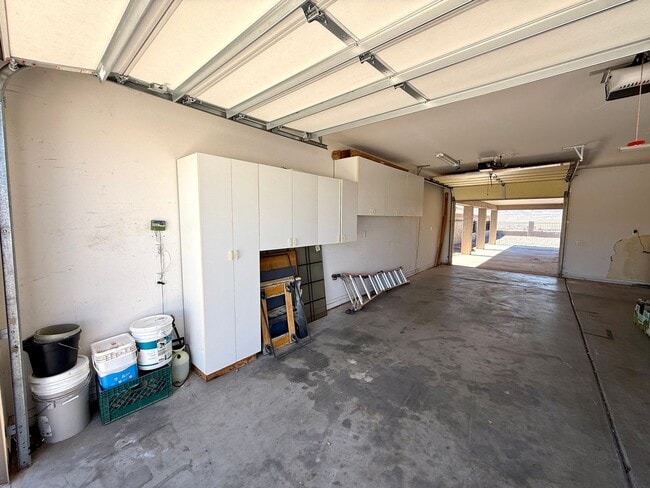 Building Photo - Custom 3 Bedroom, 2.5 Bath Home w/Bonus Ro...