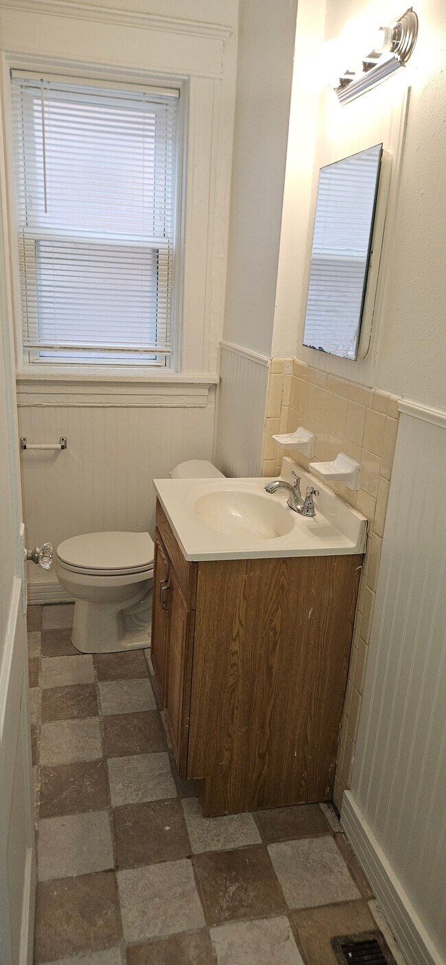 Building Photo - 6312 Cates Ave