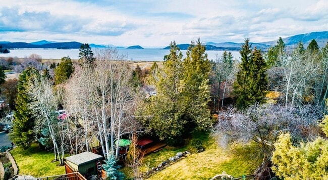 Building Photo - 3 Bdrm, 3 Bath home in Lynnewood with Gourmet Kitchen, 3 miles to Sky Lakes Medical Ctr and OIT