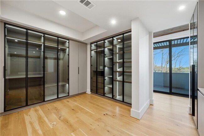 Building Photo - 1033 Reeder Cir NE