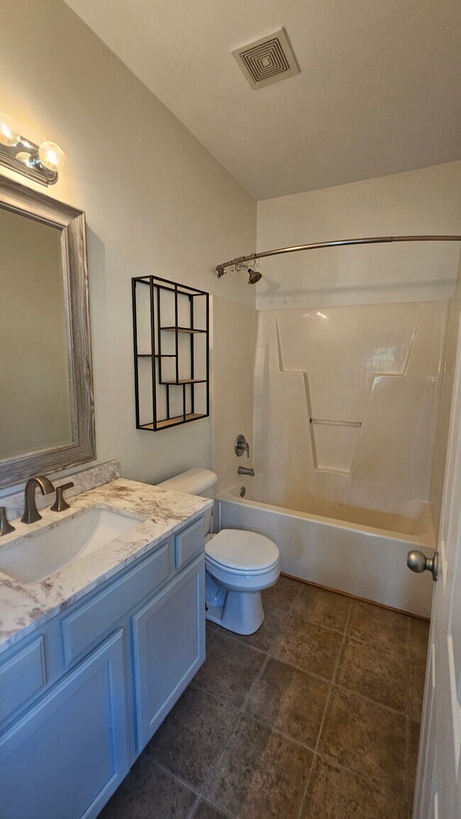 Building Photo - 332 Summerville Ct