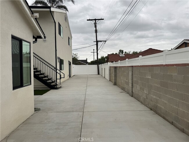Building Photo - 15238 Kingsbury St
