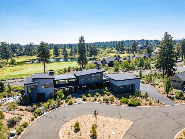 Building Photo - Contemporary Fully Furnished Four Bed Four Bath Masterpiece in Tetherow