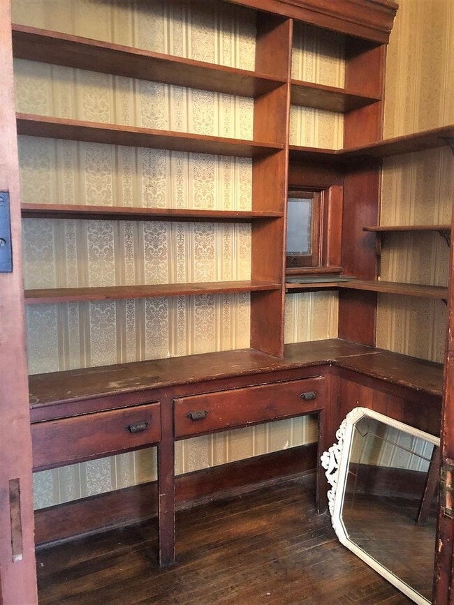 Building Photo - 4 Bed, 2 Bath - MUST SEE!!