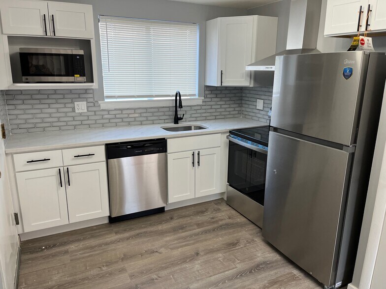 Building Photo - 30 Henderson Dr