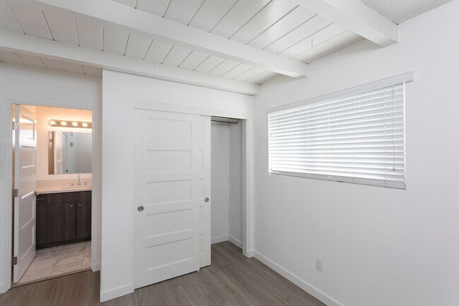 Building Photo - Modern Ocean Beach 1 Bed/1 Bath Apartment ...