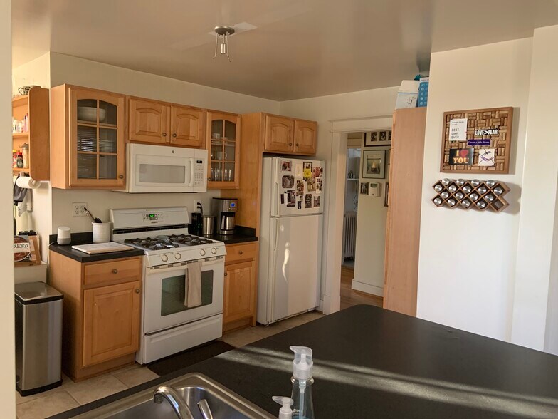 Kitchen - 6604 1st St NW